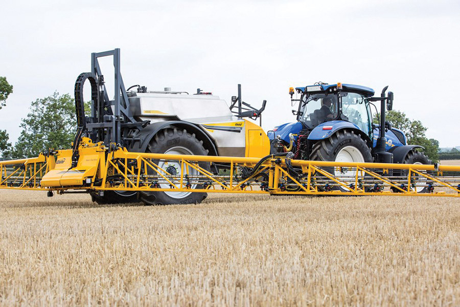 BRITISH-BUILT CHAFER CROP SPRAYERS JOIN T H WHITE LINE-UP